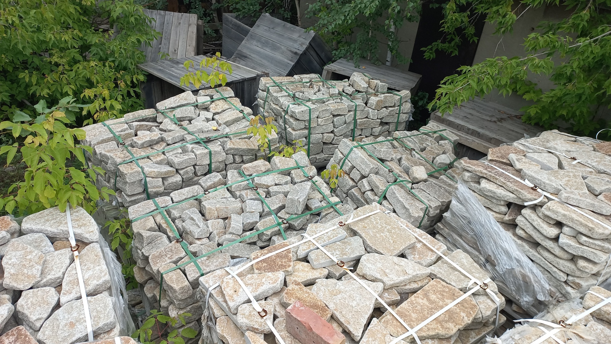 Плитняк галтованный гранитный для ландшафтного дизайна купить в Электрогорске