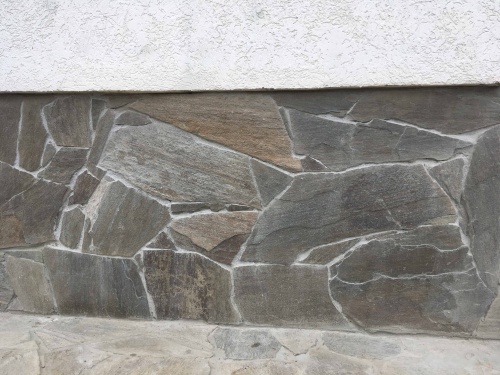 Плитняк златолит Уральский для цоколя, отмостки купить в Электрогорске