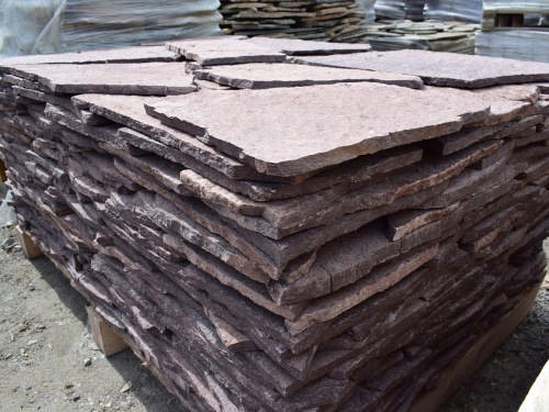 Плитняк лемезит бордовый для облицовки цоколя 20-25 мм  купить в Электрогорске