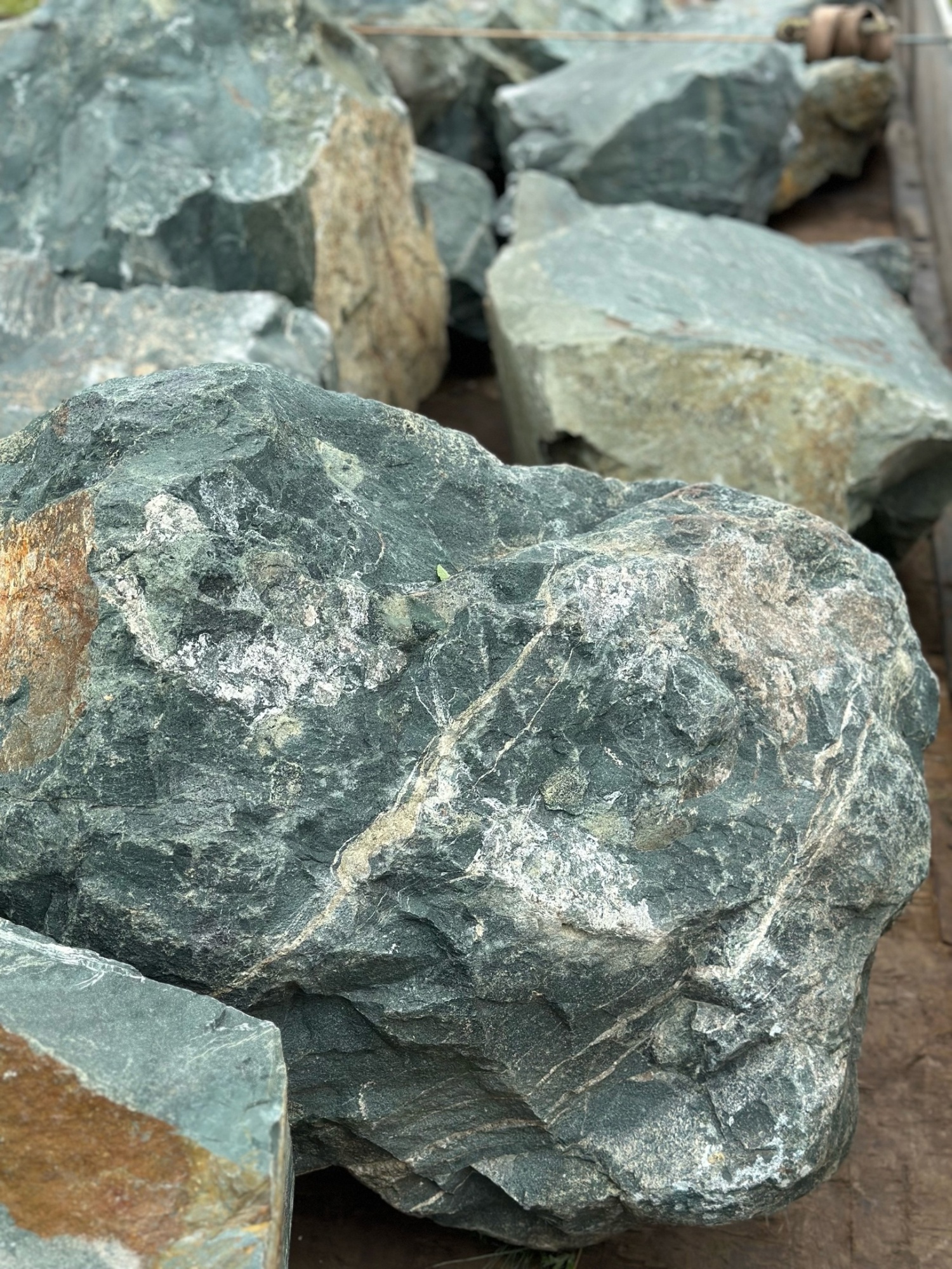 Камни для ландшафтного дизайна зелёные 10-60 килограмм купить в Электрогорске