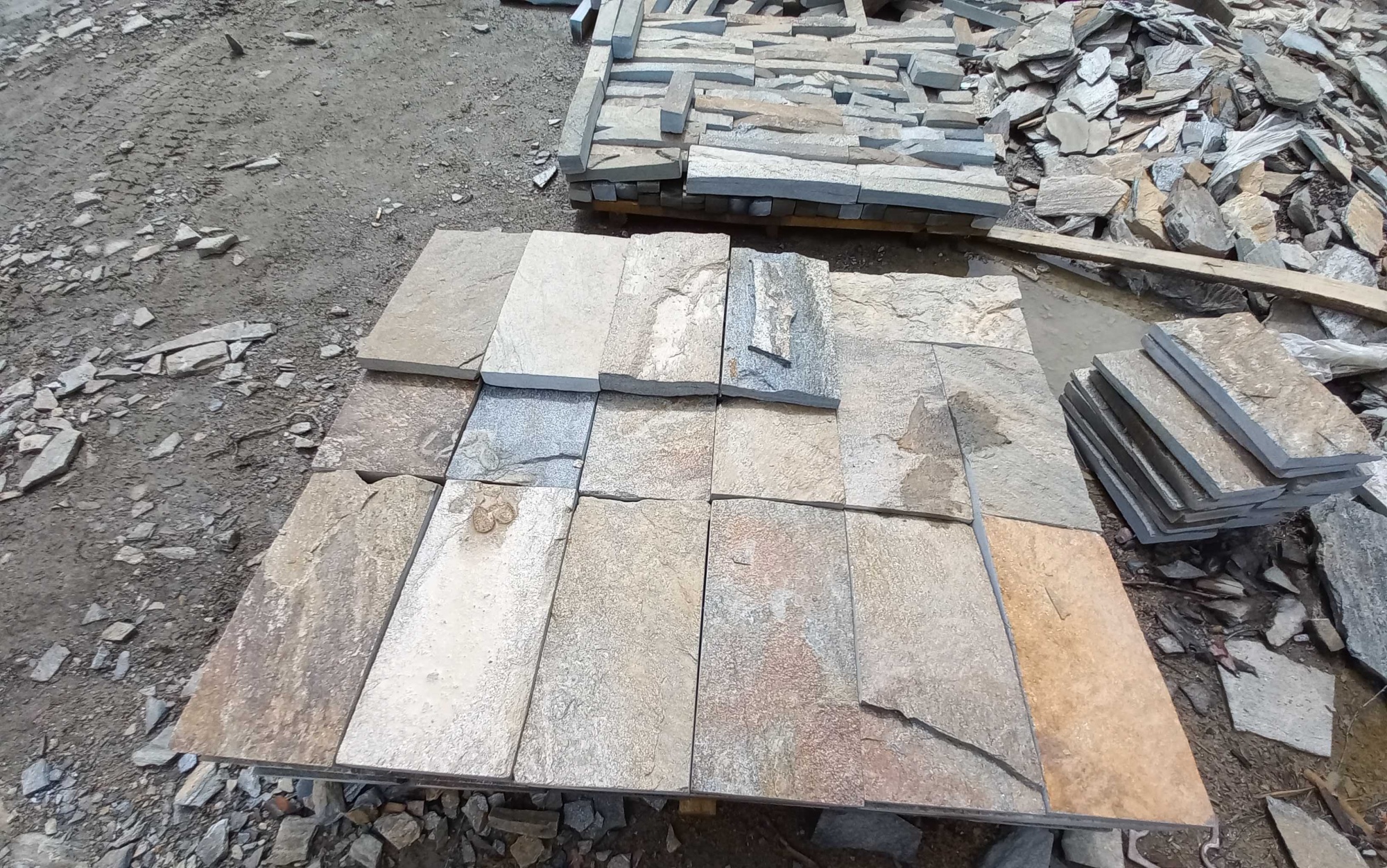 Плитка пилёная златолит Уральский для цоколя, отмостки купить в Электрогорске