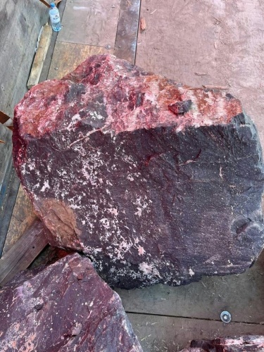 Камни для ландшафтного дизайна красно-фиолетовые 10-60 килограмм купить в Электрогорске