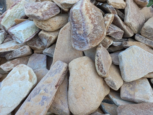 Златолит жёлтый, жёлто-зелёный глыбки и валуны для ланшафтного дизайна купить в Электрогорске