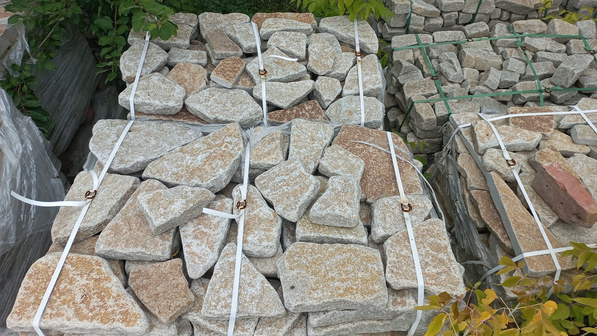 Гранитный плитняк галтованный для мощения купить в Электрогорске