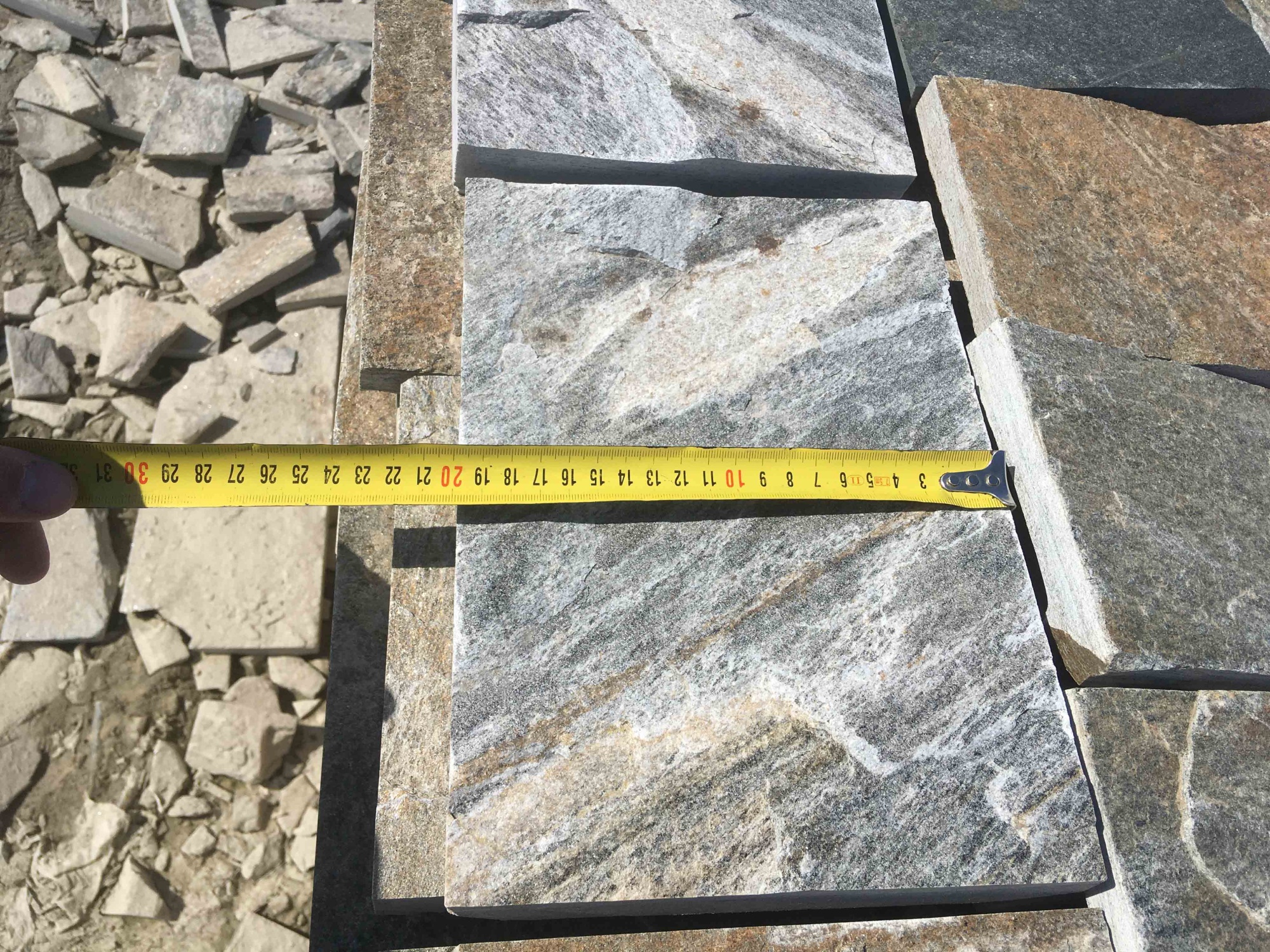 Плитка пилёная златолит Уральский для цоколя, отмостки купить в Электрогорске