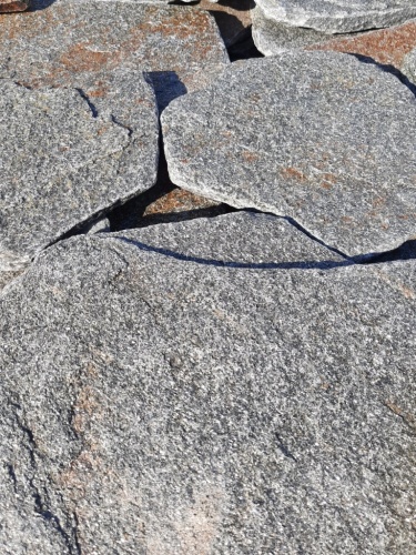 Златолит серебристый галтованный для лестниц купить в Электрогорске