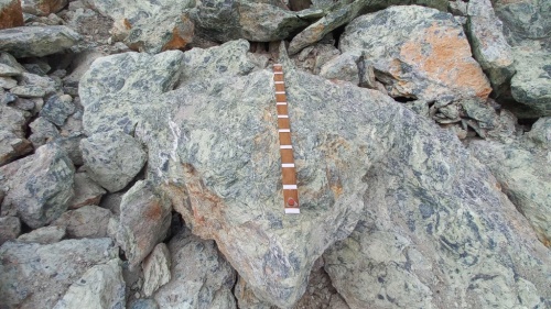 Купить змеевик ландшафтные валуны